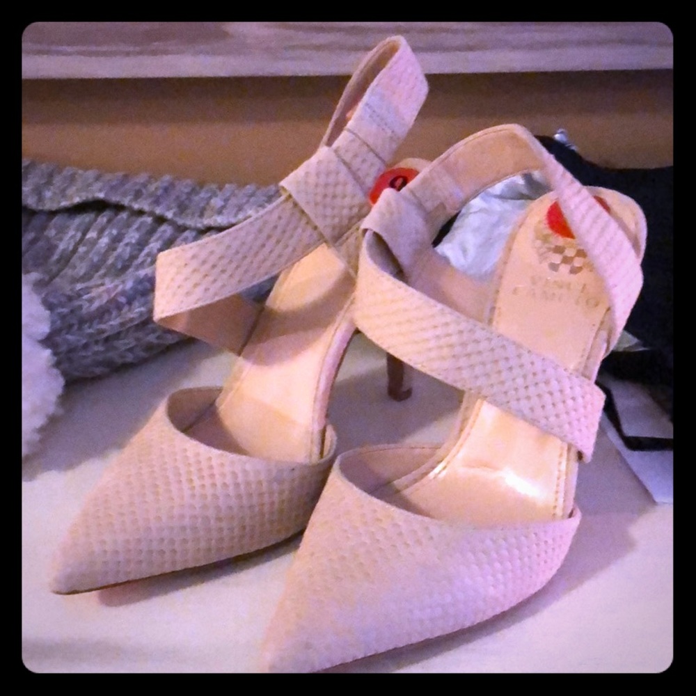 Vince Camino Nude Suede Pump Size 6